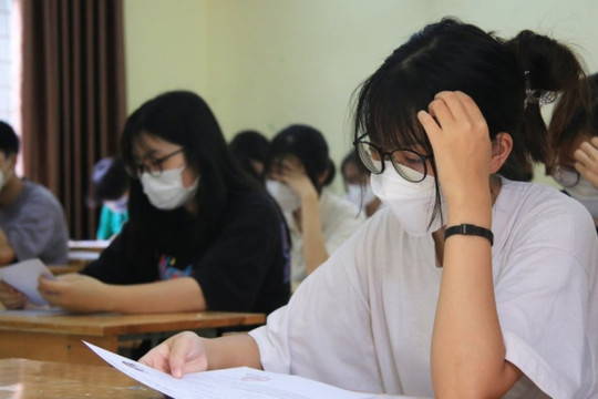 Đợi điểm thi lớp 10, học sinh Hà Nội sụt 2kg, khóc xuyên đêm vì quá áp lực