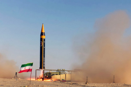 Iran phát triển thành công tên lửa đạn đạo thế hệ mới