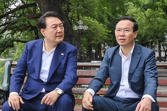 Người dân Hàn Quốc rất thích hình ảnh hai nguyên thủ ngồi nói chuyện bên Hồ Gươm