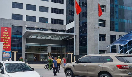 Tổng giám đốc Công ty CP Đăng kiểm xe Cơ giới đường bộ Quảng Ninh tử vong, nghi nhảy lầu tự tử