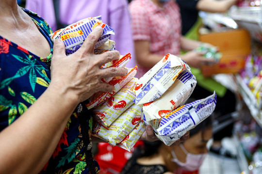 Người Việt giảm tiêu thụ mì ăn liền