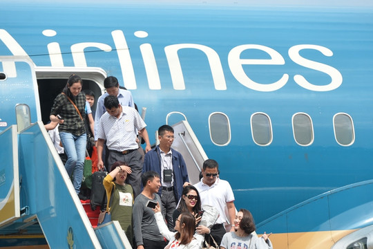 Hơn 2,2 tỷ cổ phiếu Vietnam Airlines bị hạn chế giao dịch, vào diện cảnh báo