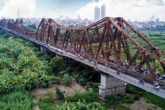 Pháp sẽ hợp tác với Việt Nam bảo tồn cầu Long Biên