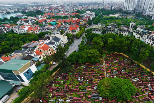 Hà Nội: Đất đẹp xây nhà để bán, nhà ở xã hội bị đẩy ra khu mồ mả, đất lấn chiếm