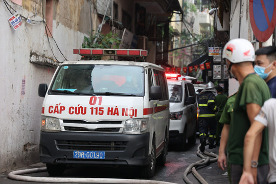 Hiện trường vụ cháy nhà, 3 người chết ở Hà Nội