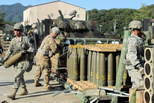 Nhiều nước chỉ trích việc Mỹ gửi bom chùm cho Ukraine