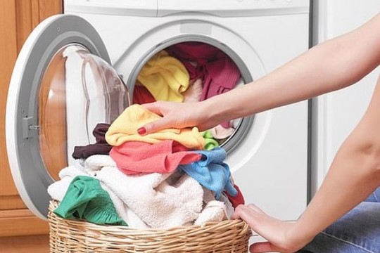 Tác hại của việc để quần áo trong máy giặt quá lâu