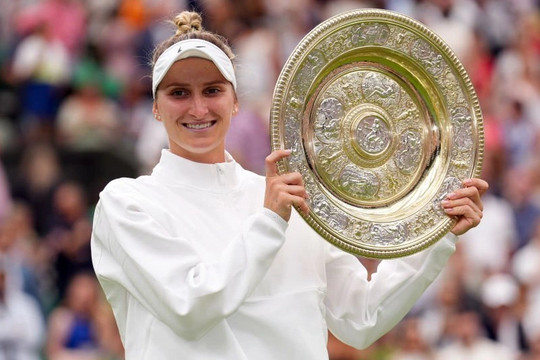 "Tay vợt vô danh" Vondrousova vô địch Wimbledon 2023