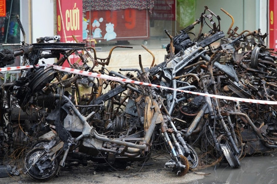 Hiện trường vụ cháy cửa hàng xe điện khiến 3 người chết ở Hà Nội