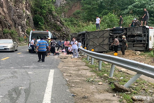 Lời khai tài xế ô tô chở đoàn khách Trung Quốc gặp nạn trên đèo ở Khánh Hòa