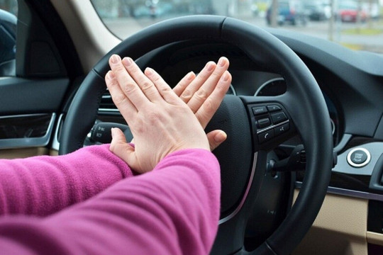 Những nguyên nhân khiến ô tô mất lái và cách xử lý an toàn