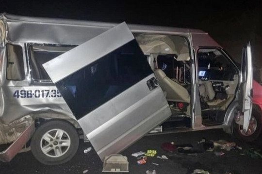 2 xe khách tông nhau trên cao tốc Vĩnh Hảo - Phan Thiết, 6 người nhập viện