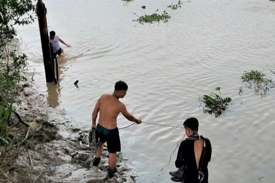 Hai bé trai thiệt mạng trong lúc tắm sông ở TPHCM
