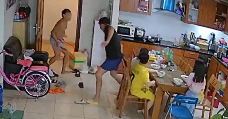 Vụ tấn công ở chung cư Hà Nội: Sống thấp thỏm vì hàng xóm 'thích cầm dao'
