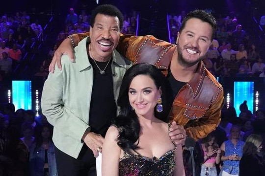 Katy Perry tiếp tục làm giám khảo American Idol bất chấp khán giả phản đối