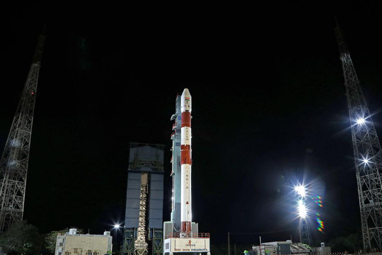 Ấn Độ phóng thành công tên lửa mang theo 7 vệ tinh Singapore