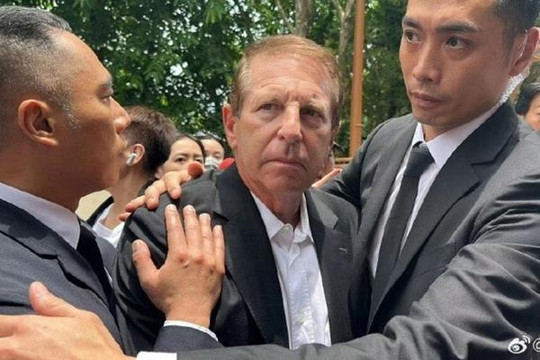 Chồng của Coco Lee bị chỉ trích tại tang lễ cố nghệ sĩ