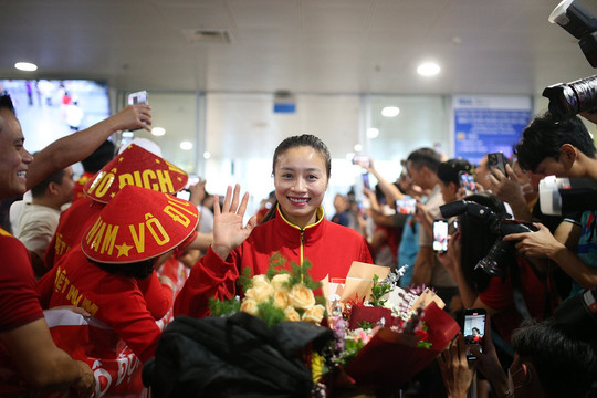 Tuyển nữ Việt Nam rạng rỡ về nước, kết thúc hành trình ở World Cup nữ 2023.