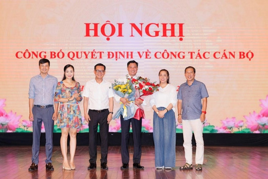 NSND Trung Hiếu, Công Lý mừng khi Nhà hát Kịch Hà Nội có Phó giám đốc mới