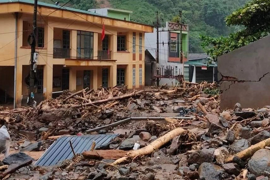 Bản làng ở Yên Bái tan hoang sau mưa lũ