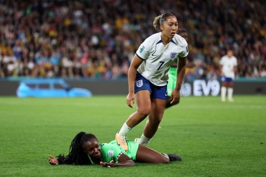 Chơi xấu đối thủ, ngôi sao nữ tuyển Anh đối diện án phạt nặng từ FIFA