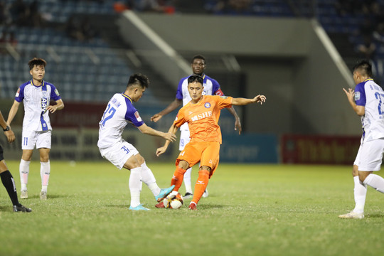 Câu lạc bộ Đà Nẵng thiệt đơn, thiệt kép trong cuộc đua trụ hạng V.League