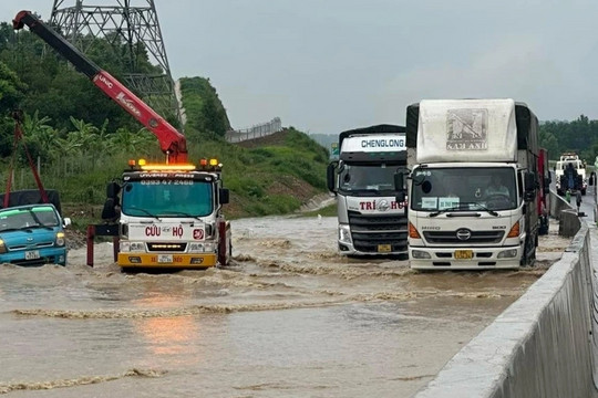 Chính phủ yêu cầu báo cáo vụ ngập lụt trên cao tốc Phan Thiết - Dầu Giây