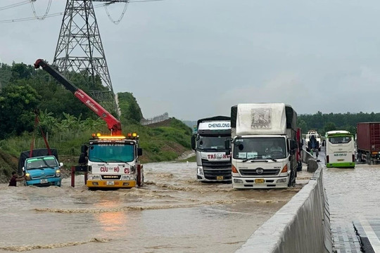 Thời sự 24 giờ: Chính phủ yêu cầu báo cáo vụ cao tốc Phan Thiết - Dầu Giây 'thất thủ'