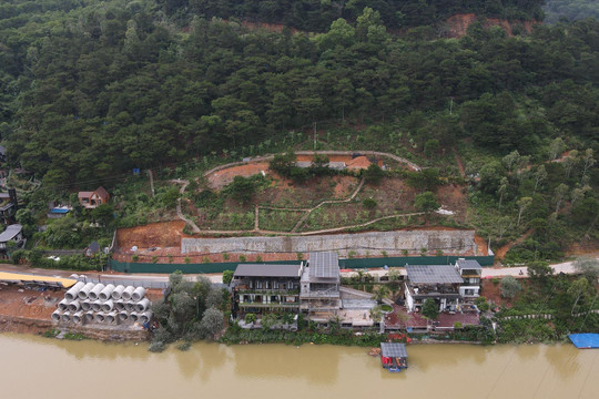 Xẻ núi, bạt đồi xây homestay tại Sóc Sơn, Hà Nội: Chỉ lãnh đạo xã giấu vi phạm?