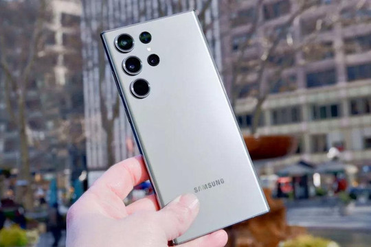Samsung Galaxy S23 Ultra vừa bị hạ cấp camera một cách kỳ lạ