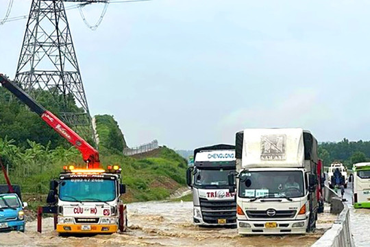 Nâng đường chống ngập cao tốc Phan Thiết - Dầu Giây vẫn phải chờ chuyên gia