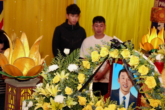 Nước mắt trong tang lễ thành viên CLB Hoàng Anh Gia Lai