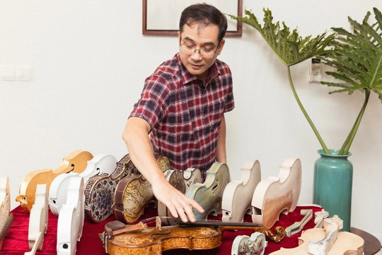 Nghệ sĩ, nghệ nhân Xuân Huy tiết lộ về bộ sưu tập violin sứ độc bản