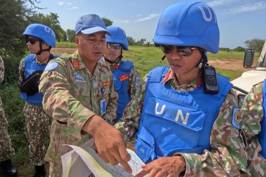 Lính mũ nồi xanh Việt Nam giải cứu xe Liên hợp quốc sa lầy tại Abyei