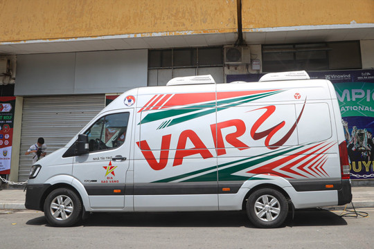 FIFA sẽ ưu tiên hỗ trợ thêm 2 xe VAR cho bóng đá Việt Nam