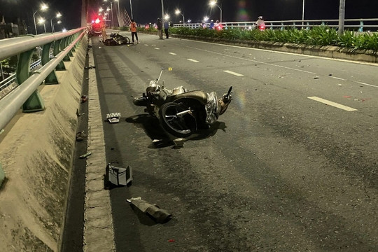Tìm nhân chứng vụ tai nạn khiến 2 người tử vong ở Hà Nội