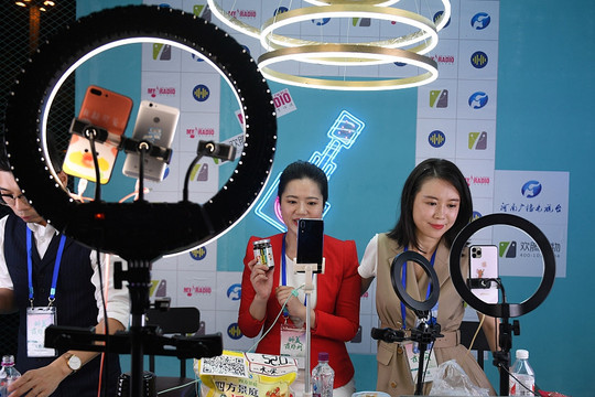Livestream bán hàng - cơ hội của giới trẻ Trung Quốc