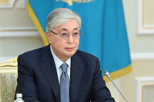 Tổng thống Kazakhstan đến Hà Nội, bắt đầu chuyến thăm Việt Nam
