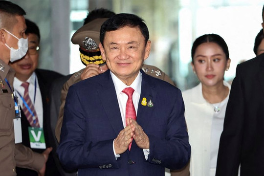 Ông Thaksin nhập viện trong trại tạm giam