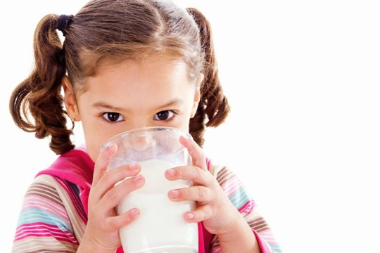 Có phải cứ uống sữa công thức là trẻ sẽ cao lớn vượt trội?