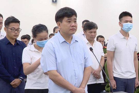 Vụ 'thổi giá' cây xanh: Cựu Chủ tịch Hà Nội Nguyễn Đức Chung lĩnh 18 tháng tù