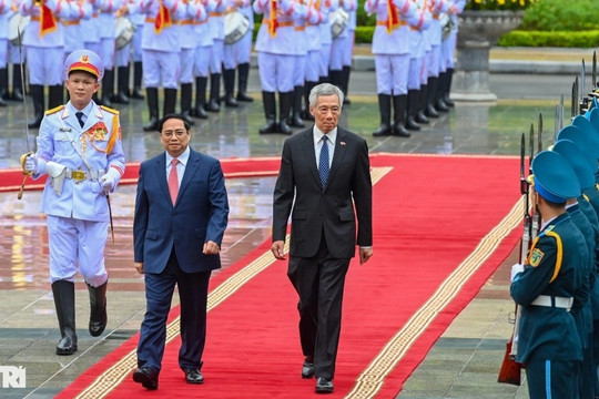 Thủ tướng Phạm Minh Chính chủ trì lễ đón Thủ tướng Lý Hiển Long