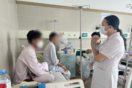 Thu nhập của y, bác sĩ Bệnh viện Bạch Mai vẫn thấp do giá viện phí chưa tính đủ