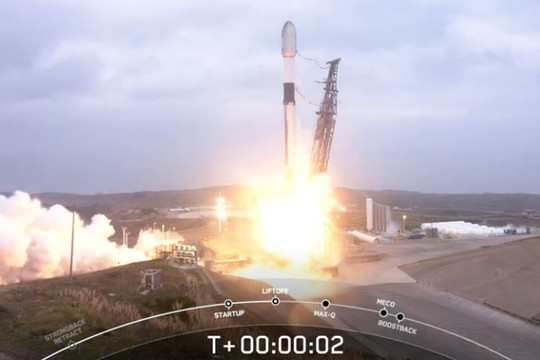 SpaceX phóng 13 vệ tinh quân sự lên quỹ đạo thấp quanh Trái Đất