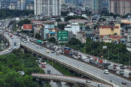 Đường thông thoáng, người dân thoát 'khổ' trong ngày trở lại Hà Nội