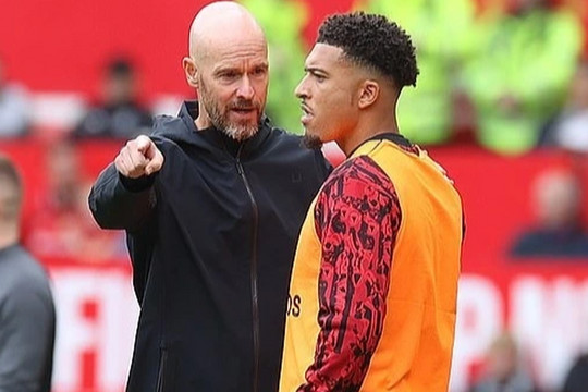 Rio Ferdinand: "Jadon Sancho sẽ trả giá đắt khi chống đối HLV Ten Hag"