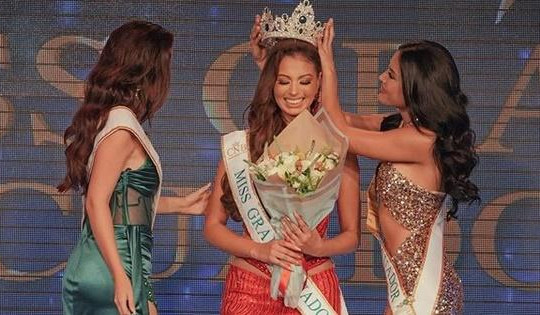 Hoa hậu Hòa bình Ecuador mất quyền thi quốc tế vì có thai