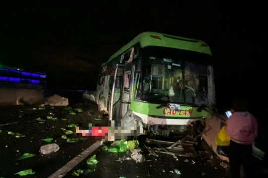 Ôtô chở 26 người gặp tai nạn trên cao tốc Phan Thiết - Dầu Giây