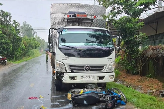 Tài xế xe tải ngủ gật, gây tai nạn làm 3 người thương vong ở Lào Cai