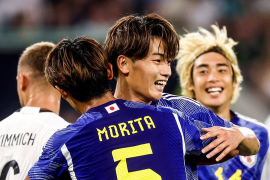 Nhật Bản vùi dập tuyển Đức 4-1